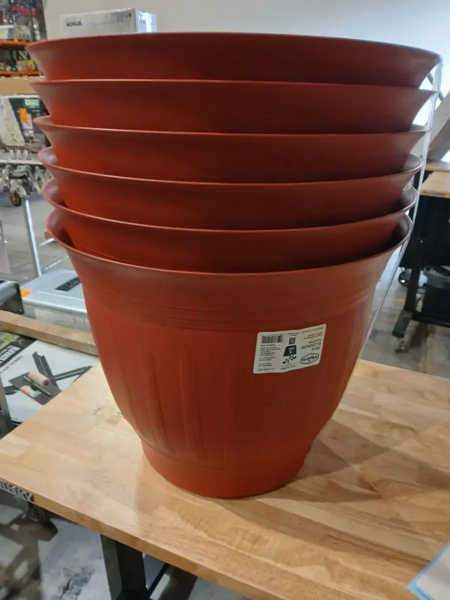 Eleanor Large Burnt Red Plastic Planter (19.5 in. L x 19.5 in. W x 16.5 in. H) - image 2