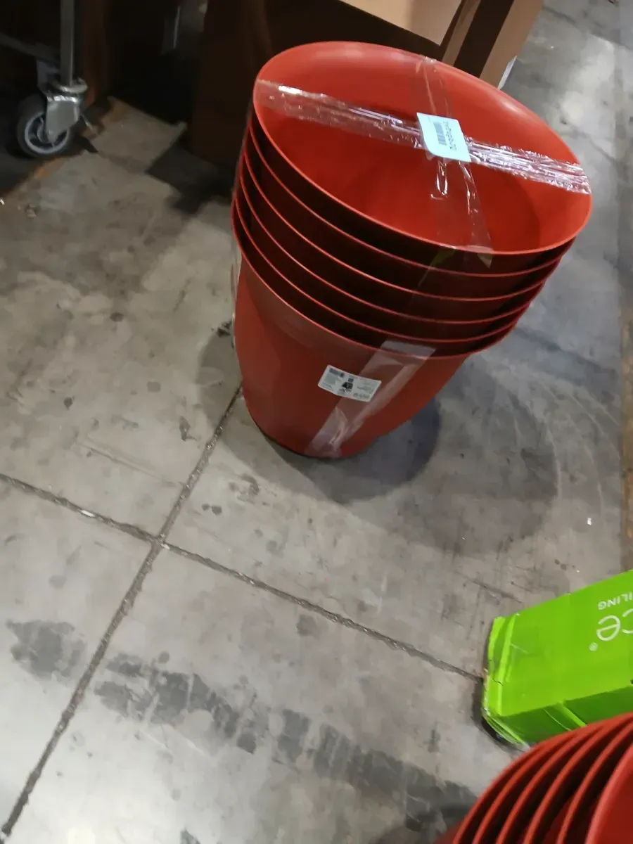 Eleanor Large Burnt Red Plastic Planter (19.5 in. L x 19.5 in. W x 16.5 in. H) - image 2