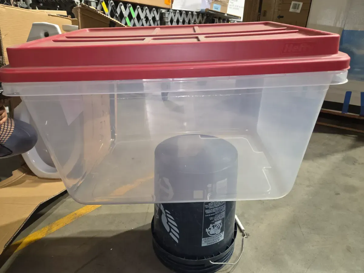 ***pack of 8***72 Qt Hi Rise Lid Storage Container Holiday Assortment - image 2