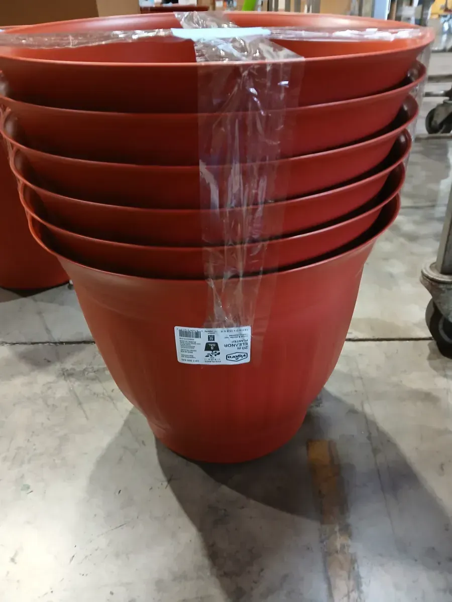 Eleanor Large Burnt Red Plastic Planter (19.5 in. L x 19.5 in. W x 16.5 in. H) - image 2