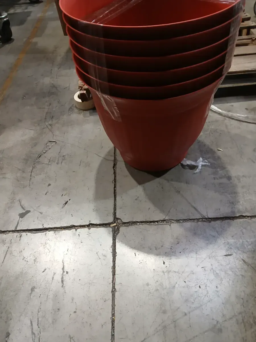 Eleanor Large Burnt Red Plastic Planter (19.5 in. L x 19.5 in. W x 16.5 in. H) - image 2