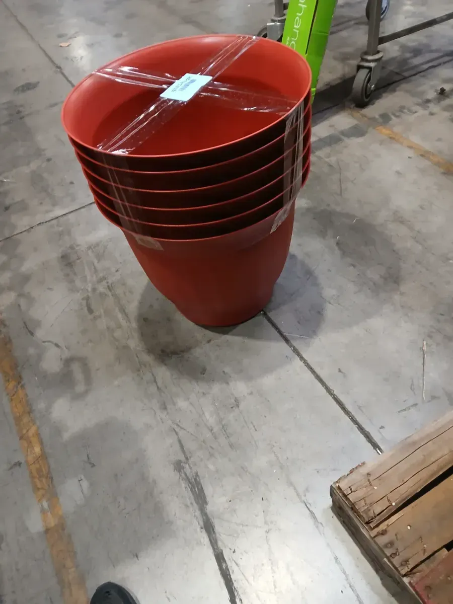 Eleanor Large Burnt Red Plastic Planter (19.5 in. L x 19.5 in. W x 16.5 in. H) - image 2