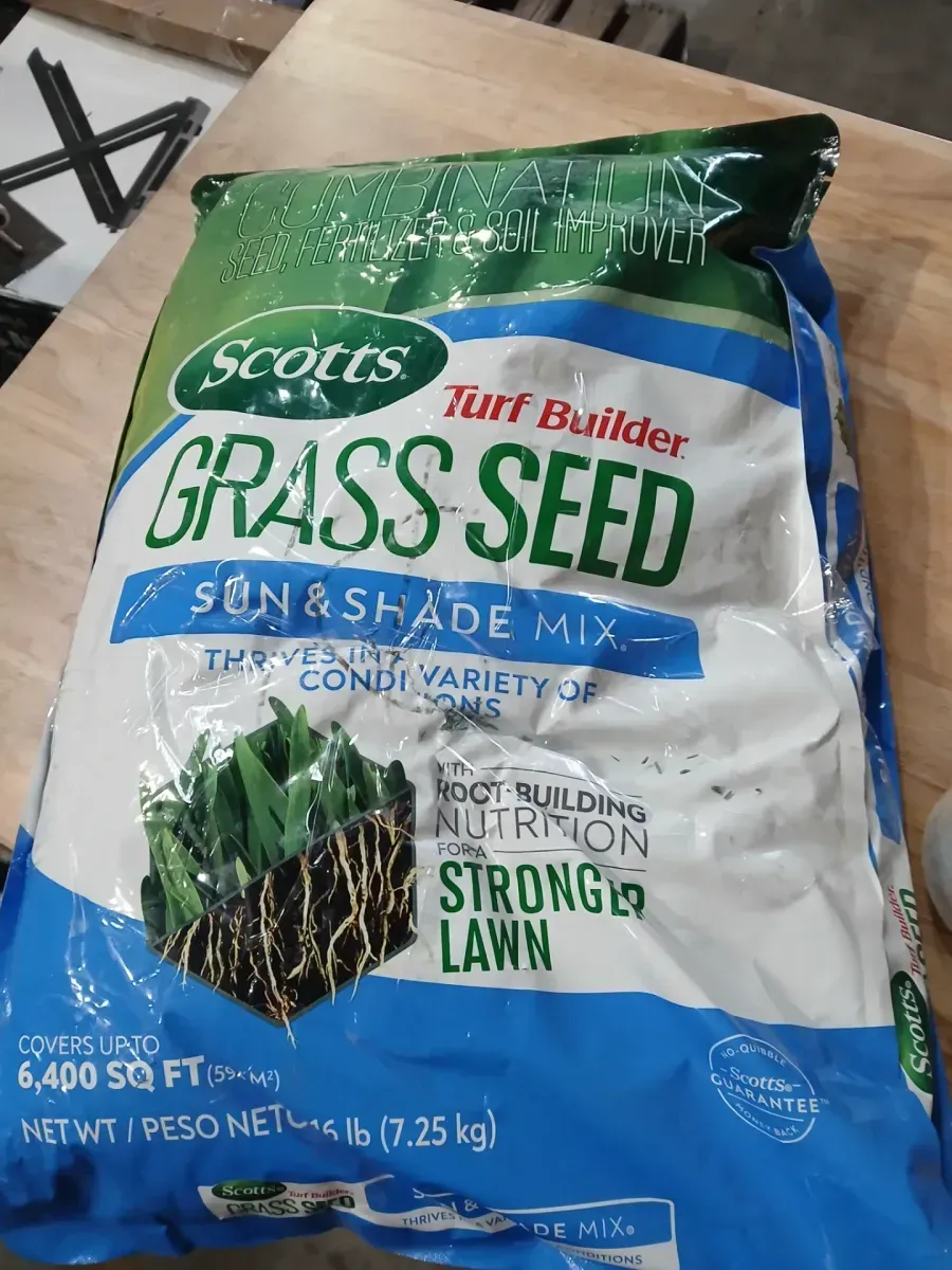 Turf Builder 16 lbs. Grass Seed Sun and Shade Mix with Fertilizer and Soil Improver Thrives in a Variety of Conditions - image 2