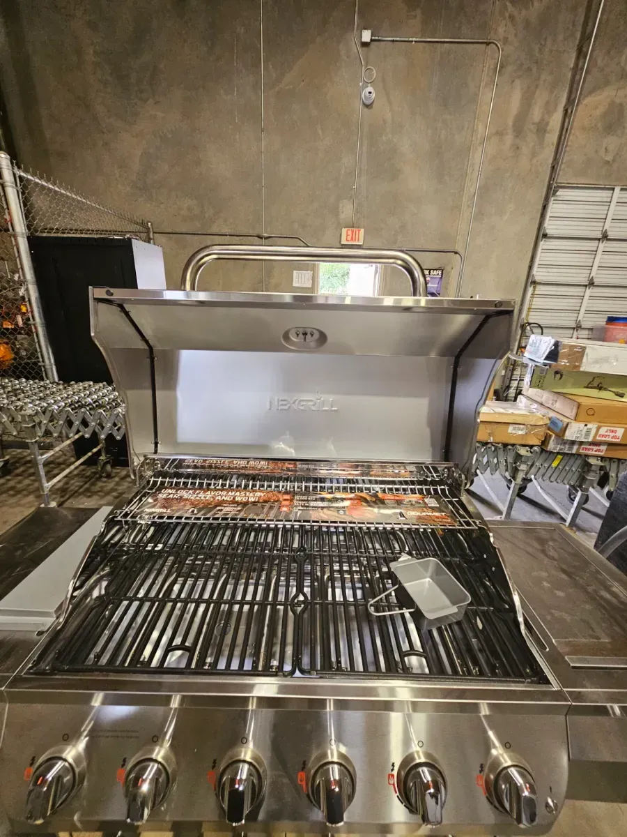 5-Burner BBQ Liquid Propane Gas Grill with Side Burner ,60,000 BTU Barbecue Grill with 632 sq. in. Cooking Area, Silver - image 4