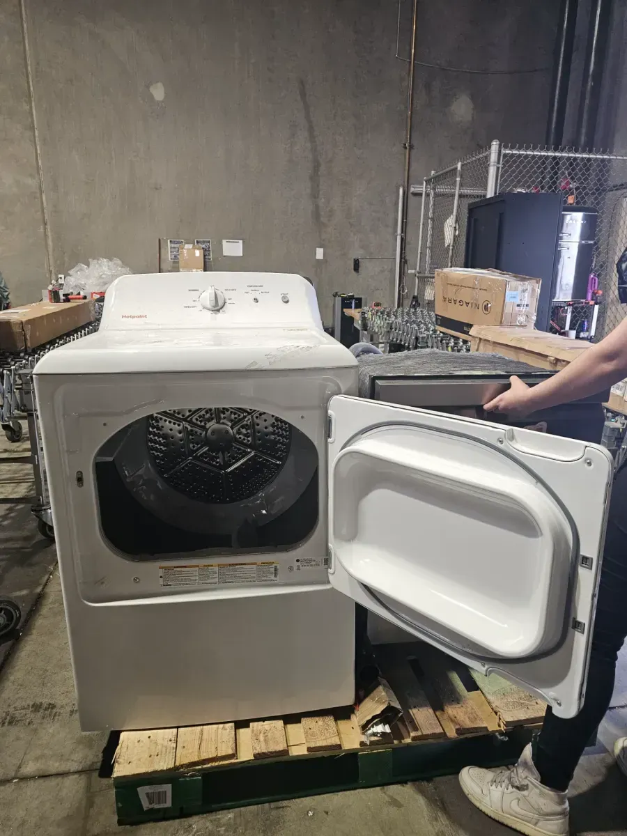 Hotpoint 6.2 cu. ft. vented Gas Dryer in White with Auto Dry - image 4