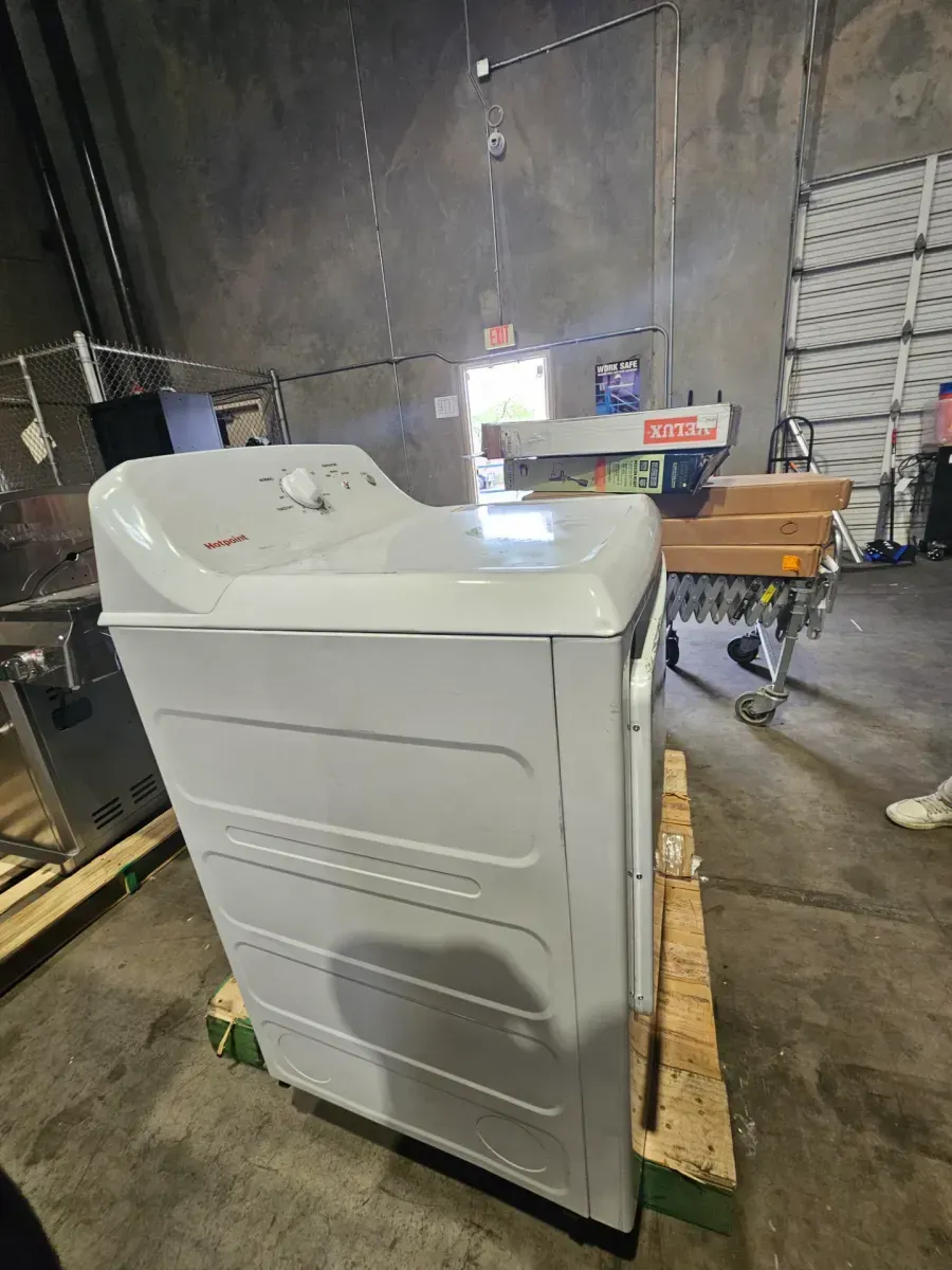 Hotpoint 6.2 cu. ft. vented Gas Dryer in White with Auto Dry - image 5