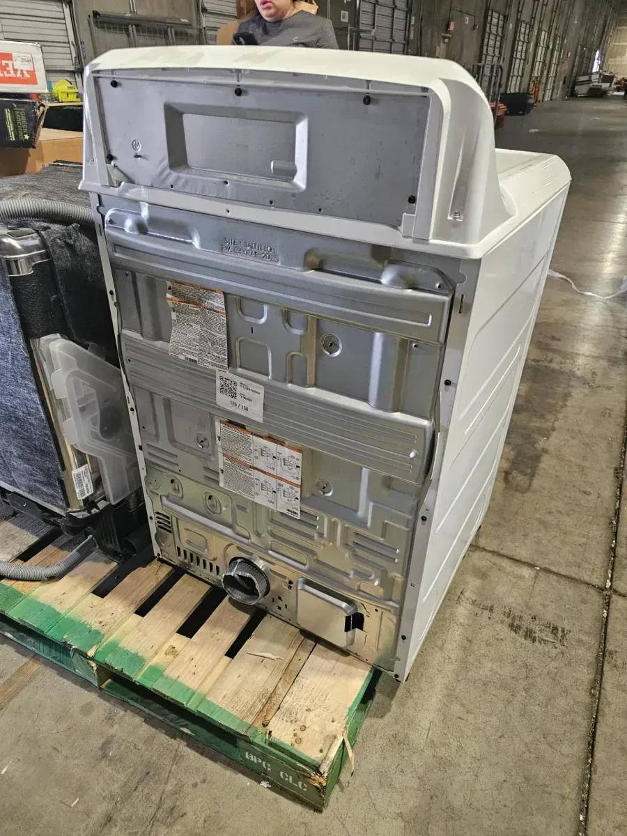 Hotpoint 6.2 cu. ft. vented Gas Dryer in White with Auto Dry - image 6