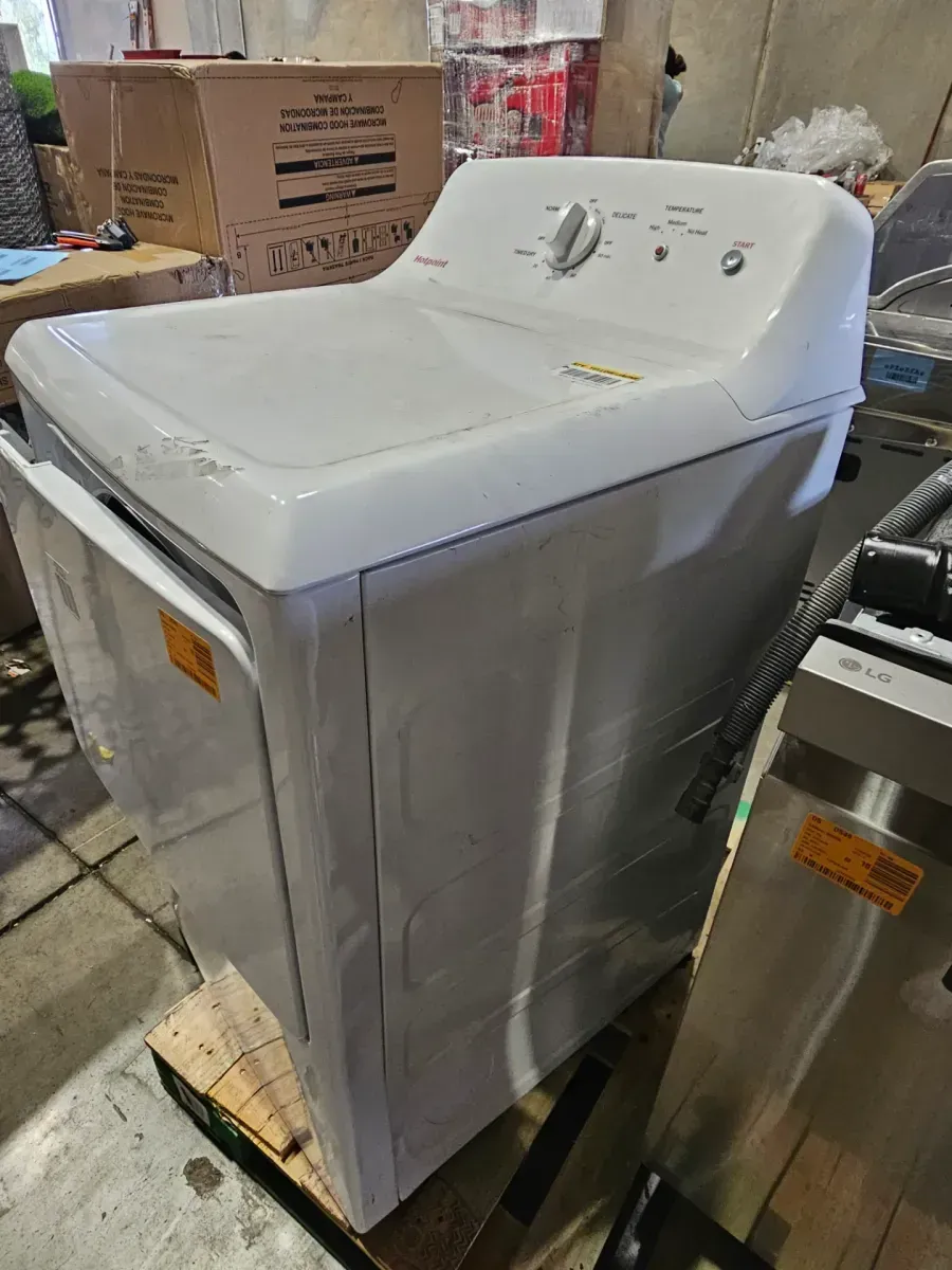 Hotpoint 6.2 cu. ft. vented Gas Dryer in White with Auto Dry - image 8