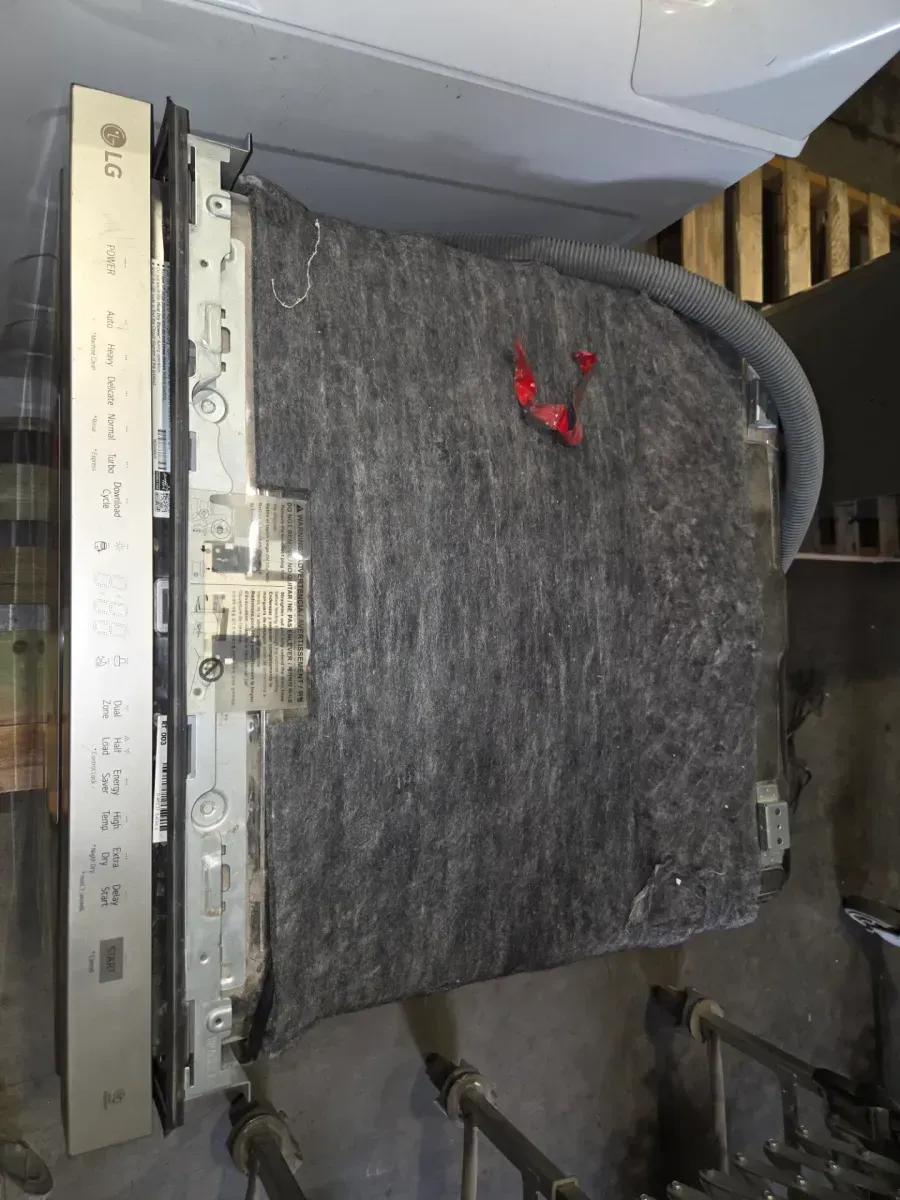 24 in. Top Control Standard 48 dBA Dishwasher with QuadWash in Stainless Steel - image 3