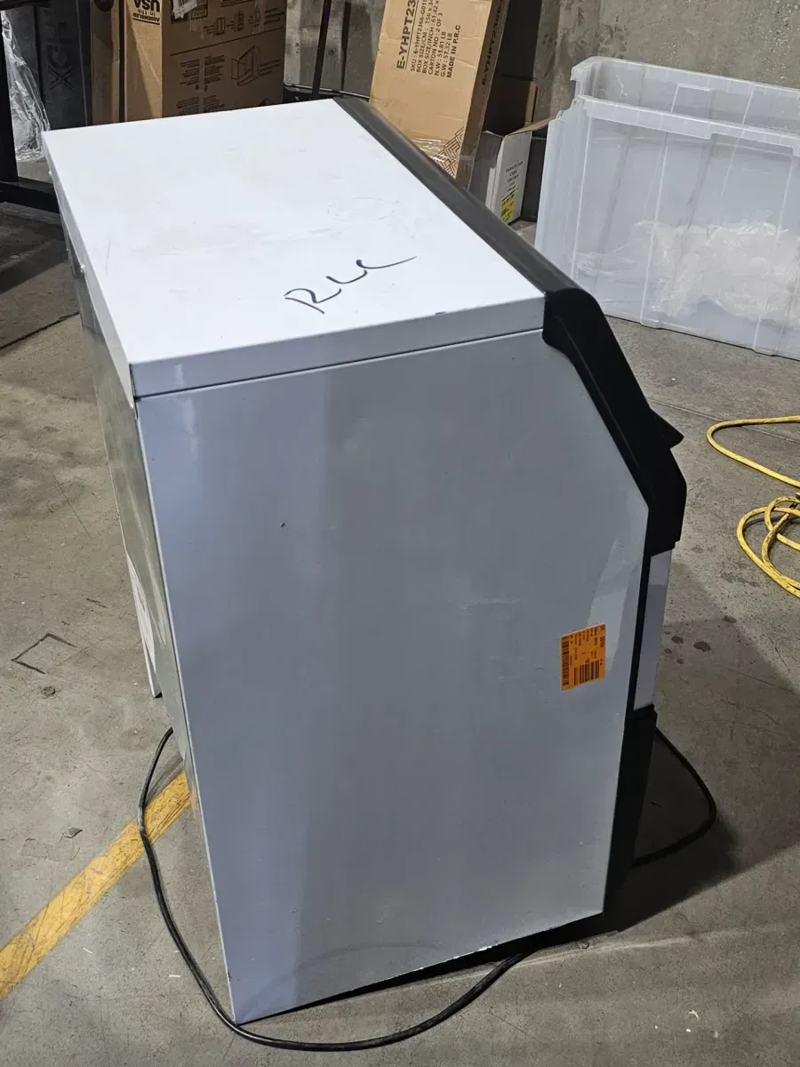 ***It has a dent on the back*** 24 in. Stainless Steel Indoor/Outdoor Freestanding Ice Storage with Smart and Clear Control Panel and 77 lbs. Storage - image 6