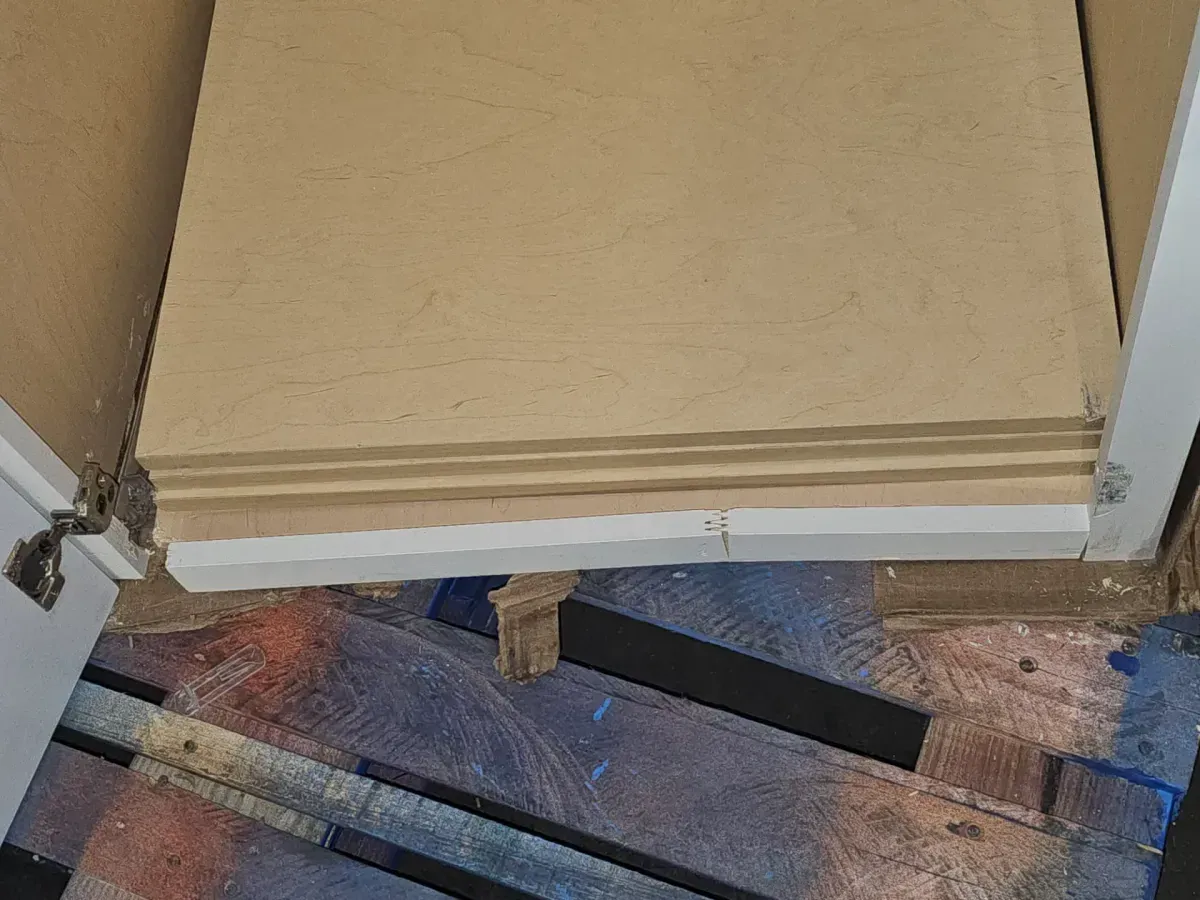 ***The bottom left door is damaged*** Hargrove 24 in. W x 24 in. D x 96 in. H Assembled Plywood Pantry Kitchen Cabinet in Vesper White with Soft Close - image 7