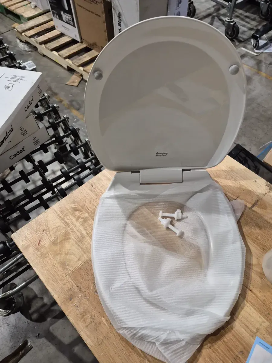 Cadet Round Antimicrobial Soft Close Toilet Seat in White - image 4