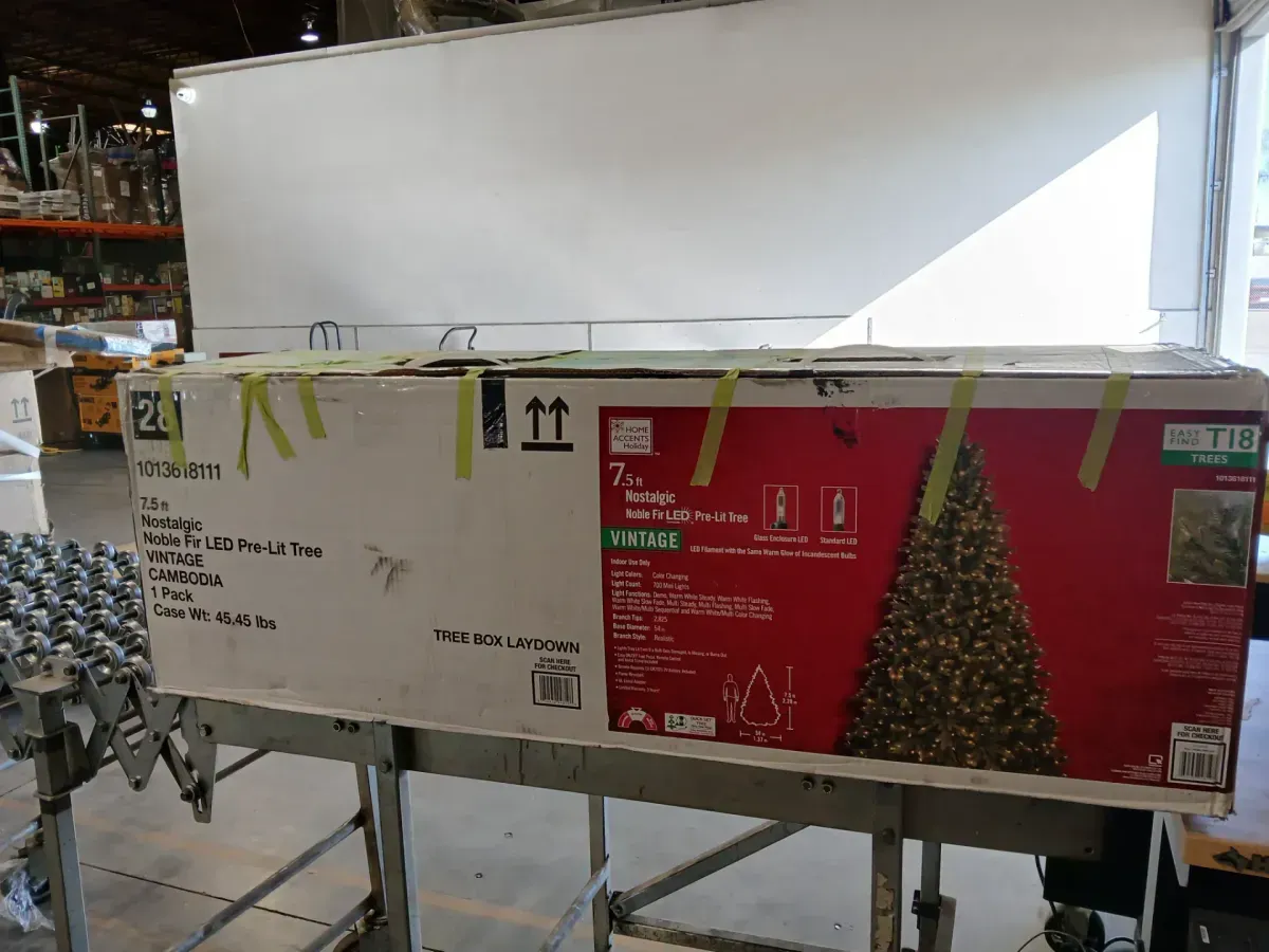 7.5 ft. Snow Tipped Aspen Spruce Pre-Lit Artificial Christmas Tree with Lights, Berries, Pinecones and Bendable Branches - image 4