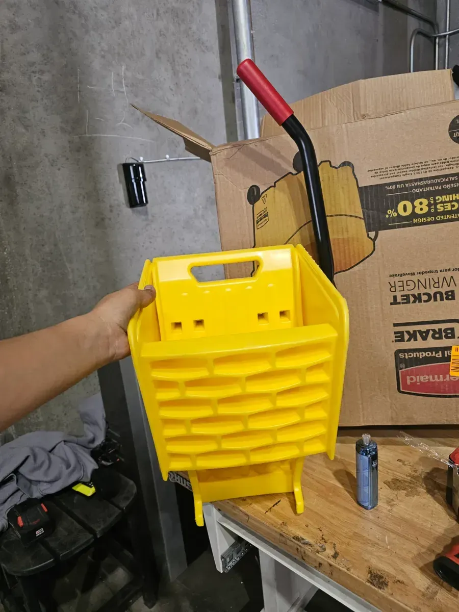 Rubbermaid Commercial Products WaveBrake 35 Qt. Mop Bucket with Side Press Wringer - image 2