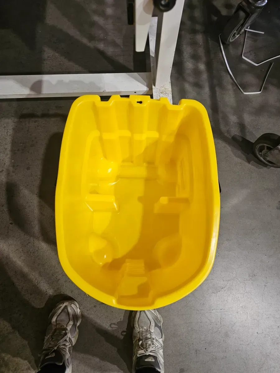 Rubbermaid Commercial Products WaveBrake 35 Qt. Mop Bucket with Side Press Wringer - image 4