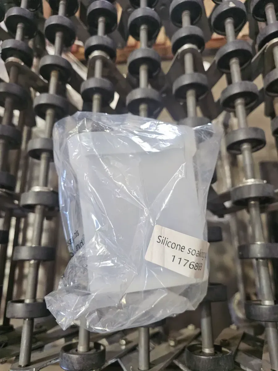 Riverby Undermount Cast Iron 33 in. 5-Hole Single Bowl Kitchen Sink with Accessories in White - image 4