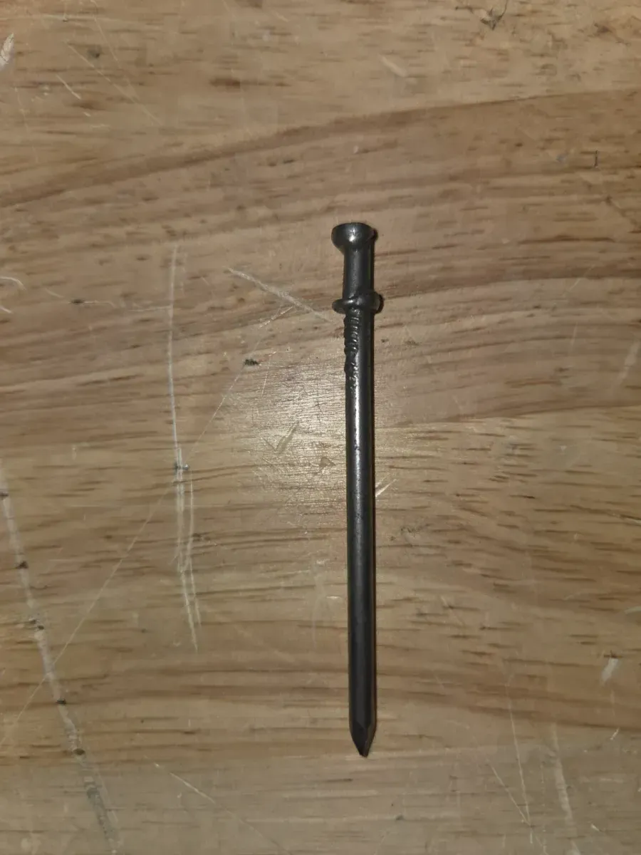 30 lb Tub of 8D 2-1/4" Duplex Nails for Forming & Scaffolding - image 3