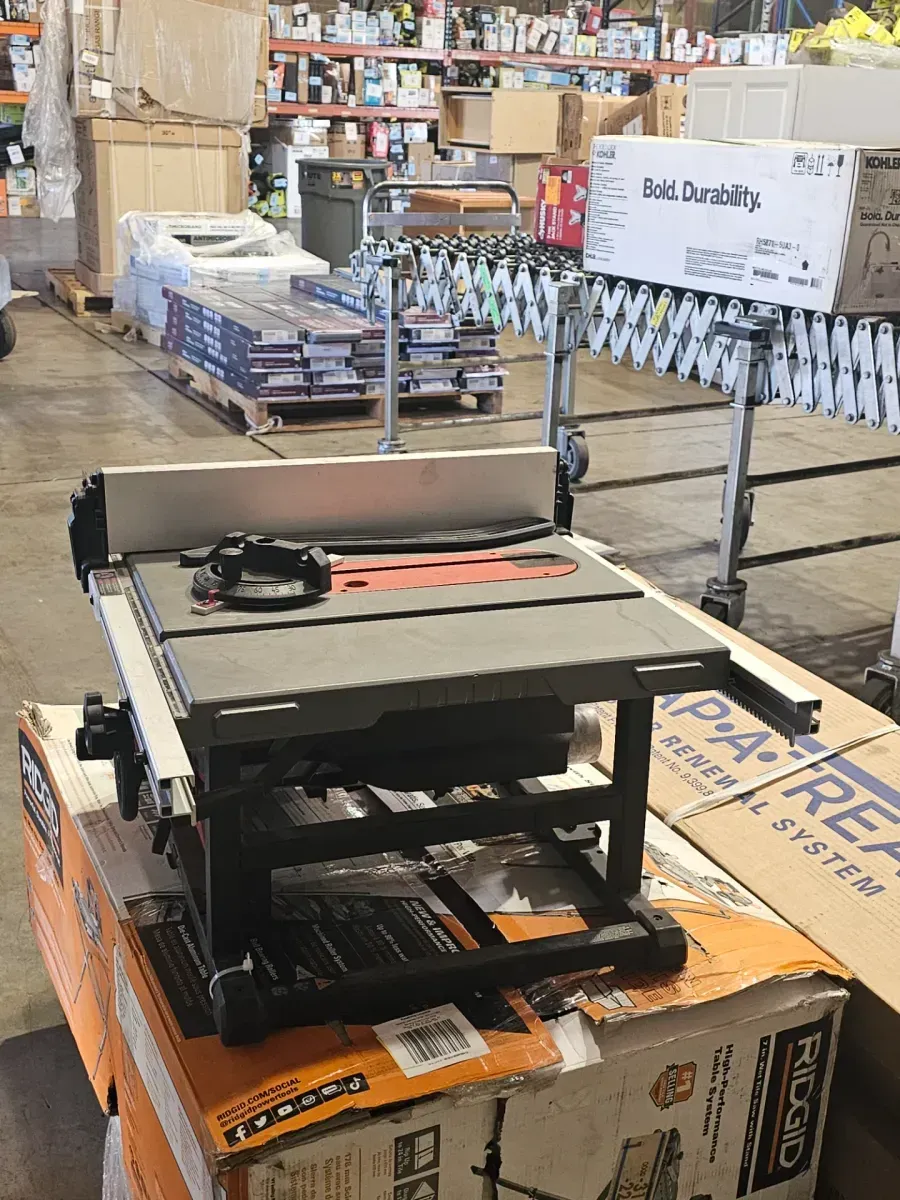 ***It is missing the accessories*** M18 FUEL ONE-KEY 18- volt Lithium-Ion Brushless Cordless 8-1/4 in. Table Saw Kit W/(1) & Rapid Charger - image 2