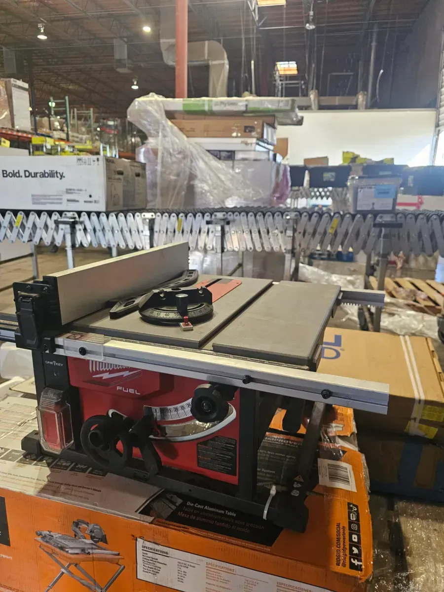 ***It is missing the accessories*** M18 FUEL ONE-KEY 18- volt Lithium-Ion Brushless Cordless 8-1/4 in. Table Saw Kit W/(1) & Rapid Charger - image 3