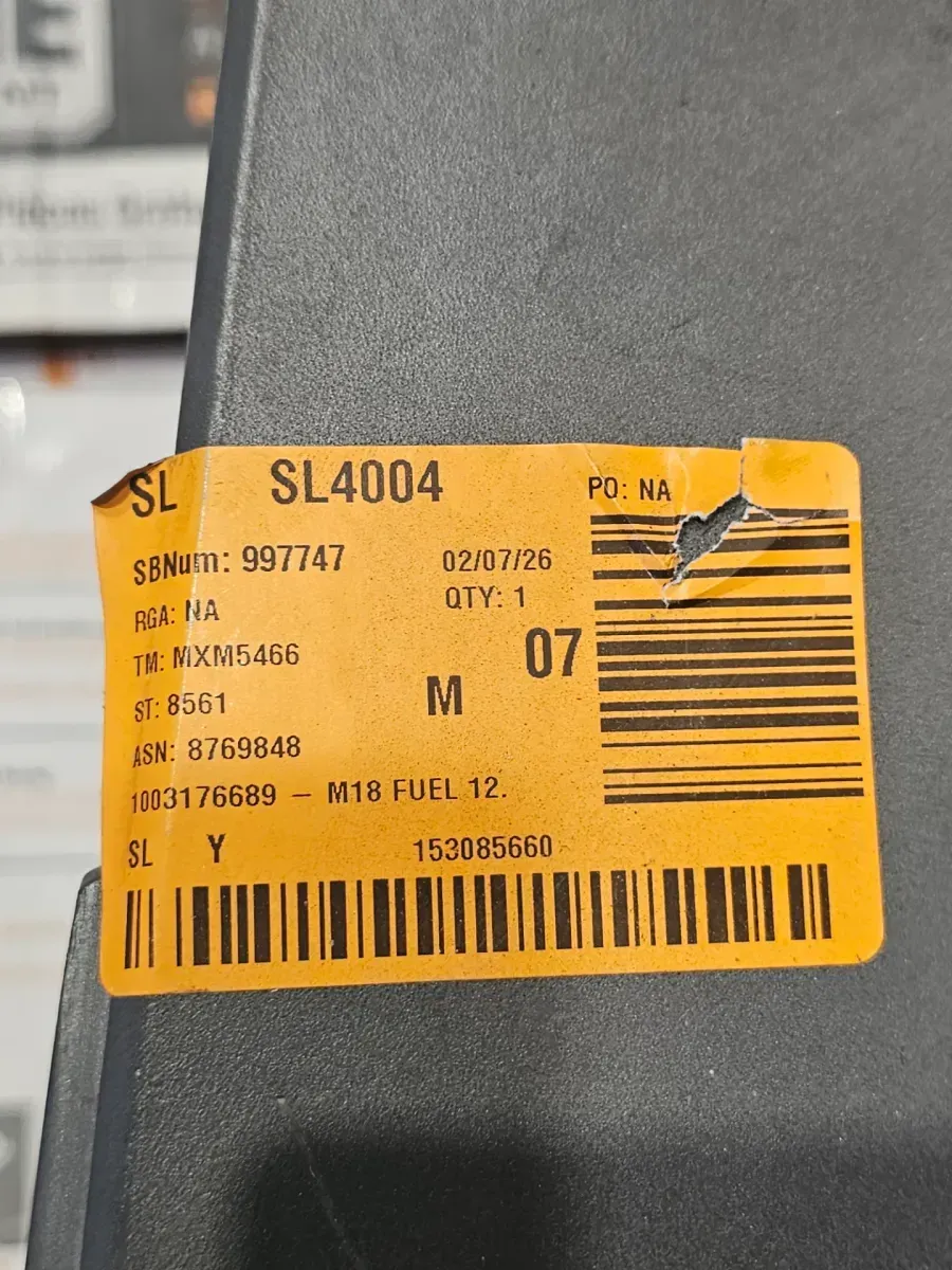 ***It is missing the accessories*** M18 FUEL ONE-KEY 18- volt Lithium-Ion Brushless Cordless 8-1/4 in. Table Saw Kit W/(1) & Rapid Charger - image 5
