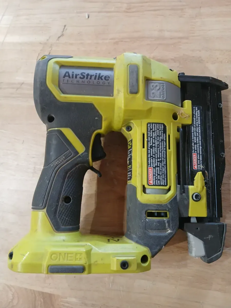 ***not funcional***ONE+ 18V Cordless Airstrike 23-Gauge Pin Nailer (Tool Only) - image 4