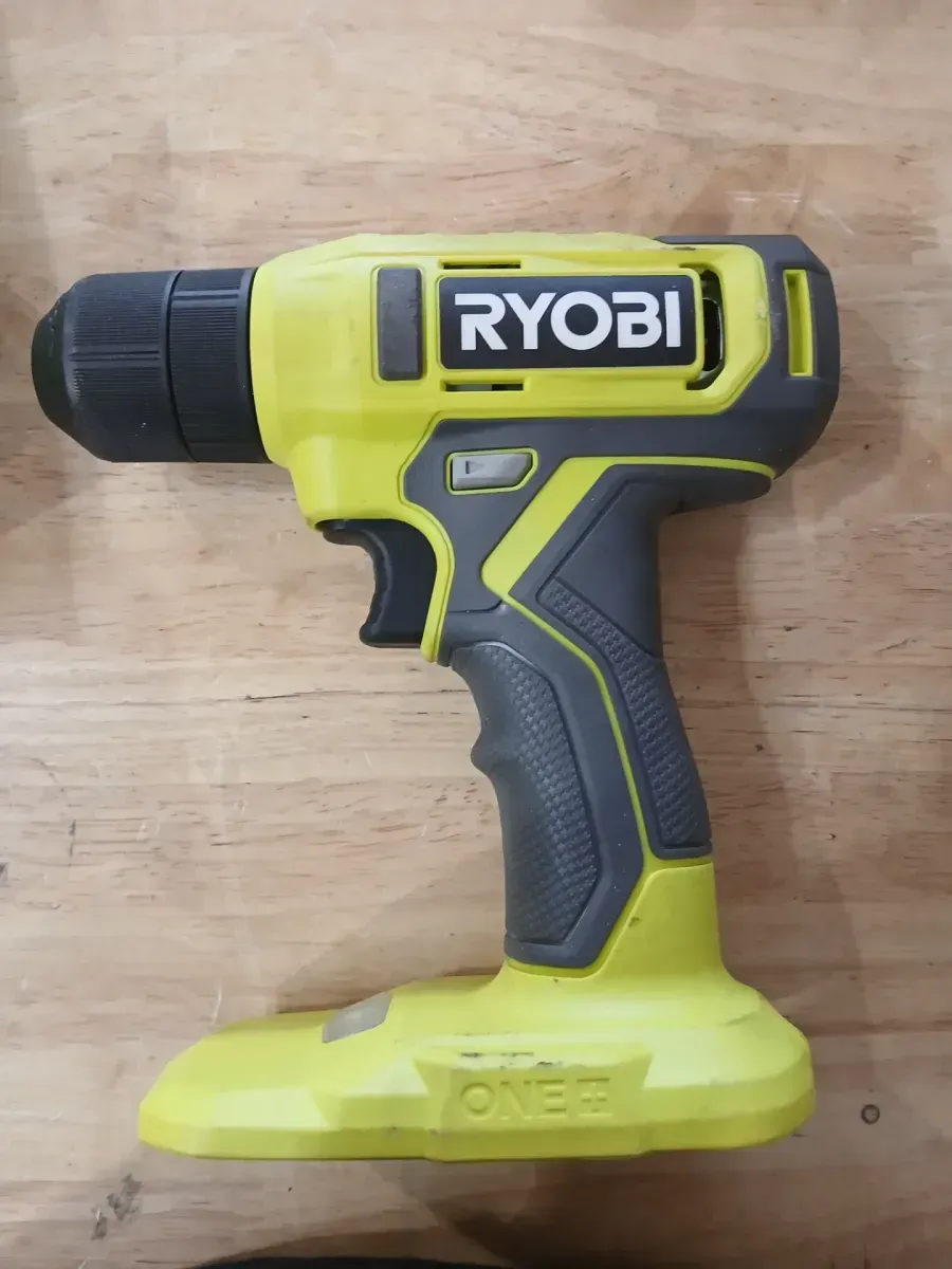 ***It is missing a few accessories.***ONE+ 18V Cordless 3/8 in. Drill/Driver Kit with 1.5 Ah Battery and 3-1/2 in. Diamond Grit Impact Drive Bits (3-Piece) - image 4