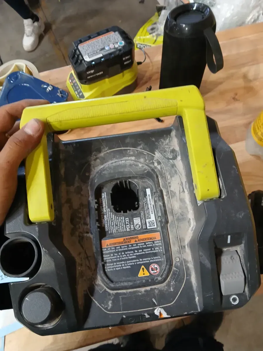 *** non functional ONE+ 18V Cordless 1 Gal. Wet/Dry Vacuum Kit with 4.0Ah Battery and Charger - image 3