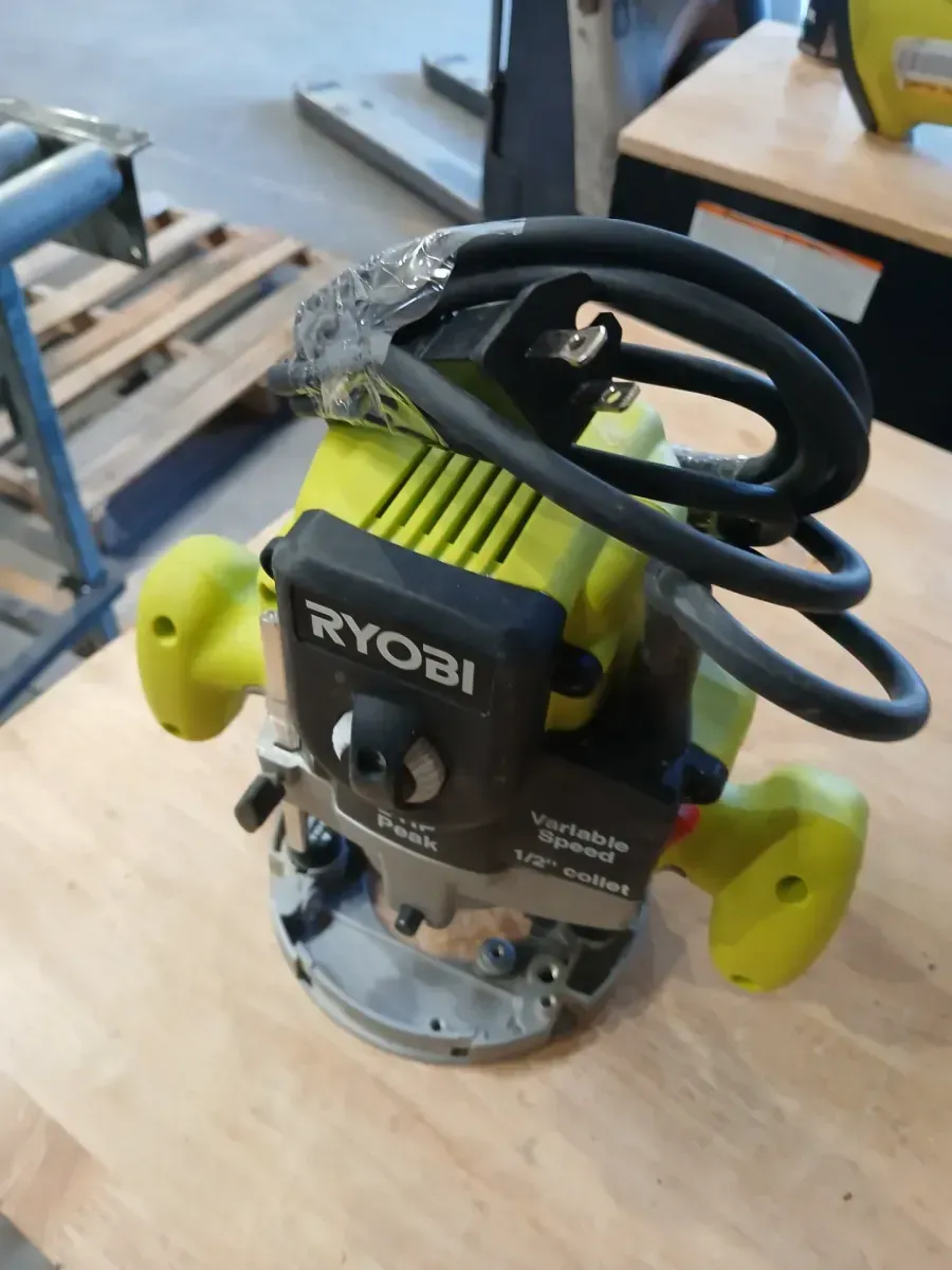 ***Non-functional***10 Amp 2 HP Plunge Base Corded Router - image 1