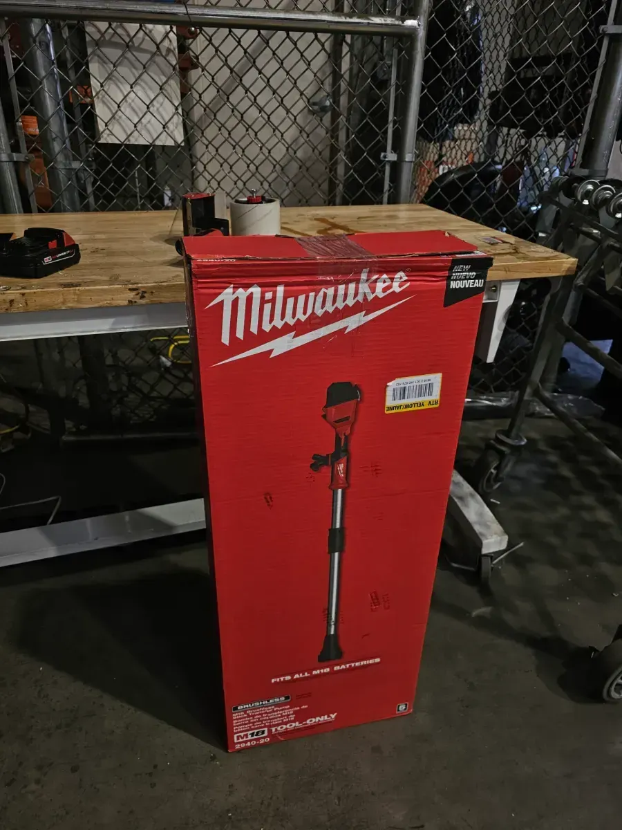 M18 18-Volt Lithium-Ion Cordless Brushless Stick Transfer Pump - image 4