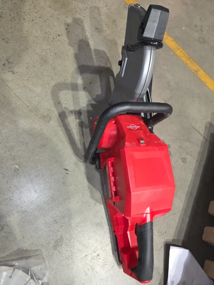 ***It has no battery.***M18 FUEL ONE-KEY 18V Lithium-Ion Brushless Cordless 9 in. Cut Off Saw (Tool-Only) - image 2