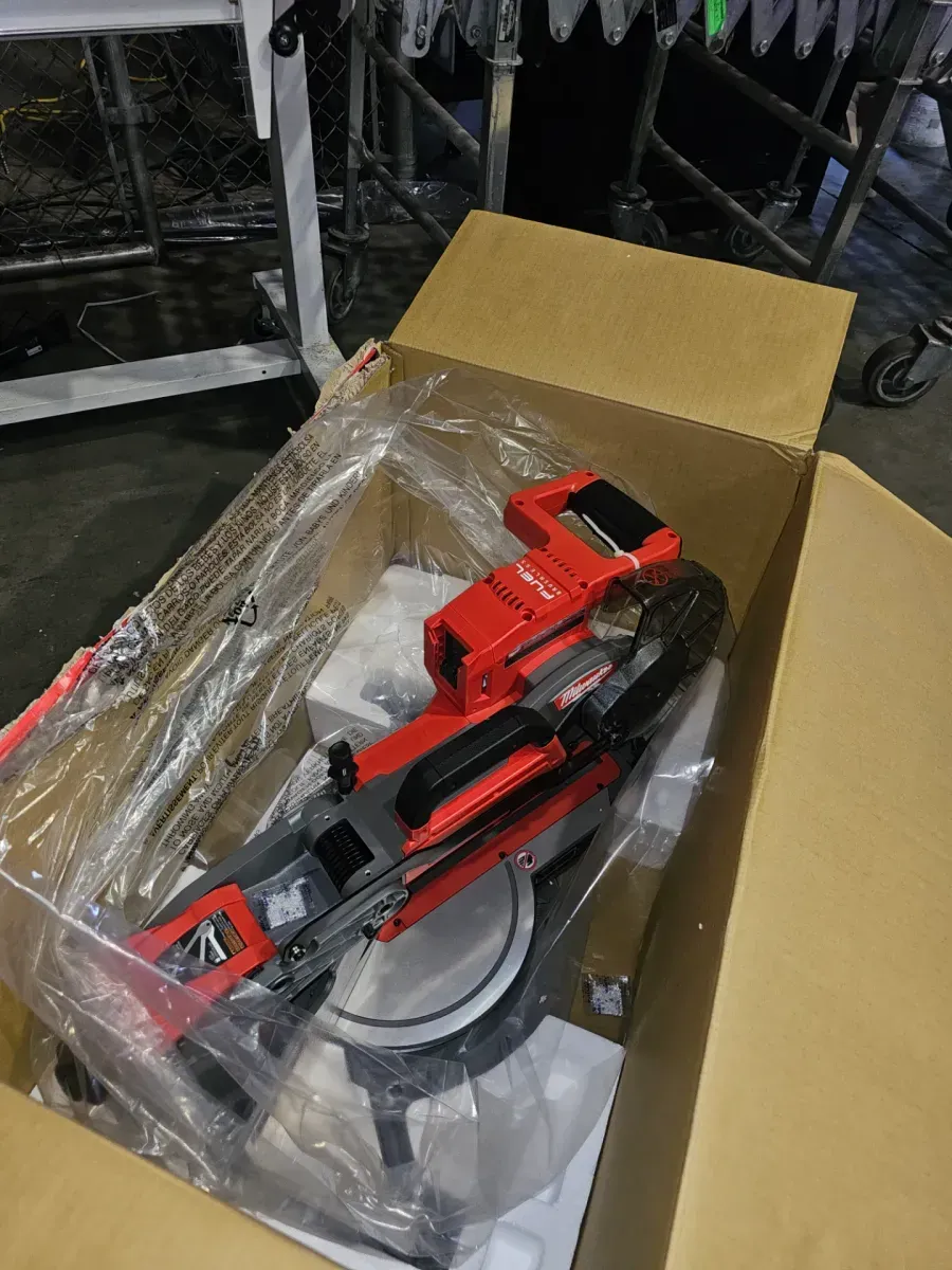 M18 FUEL 18V Lithium-Ion Brushless Cordless 10 in. Dual Bevel Sliding Compound Miter Saw (Tool-Only) - image 2