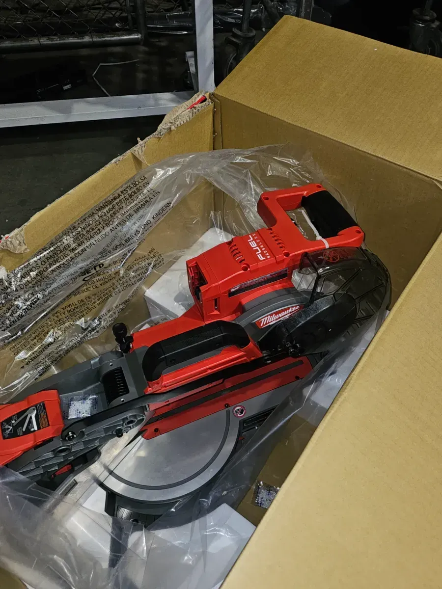 M18 FUEL 18V Lithium-Ion Brushless Cordless 10 in. Dual Bevel Sliding Compound Miter Saw (Tool-Only) - image 3