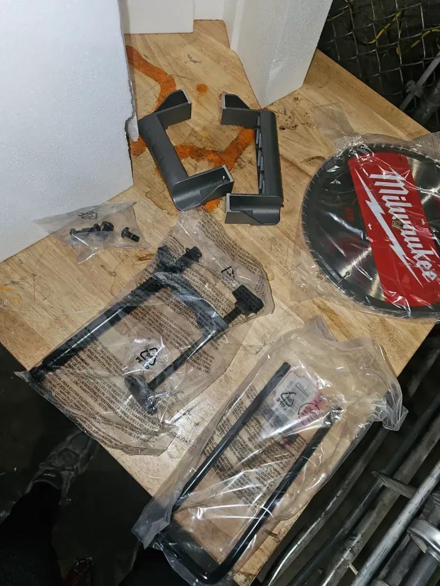 M18 FUEL 18V Lithium-Ion Brushless Cordless 10 in. Dual Bevel Sliding Compound Miter Saw (Tool-Only) - image 4