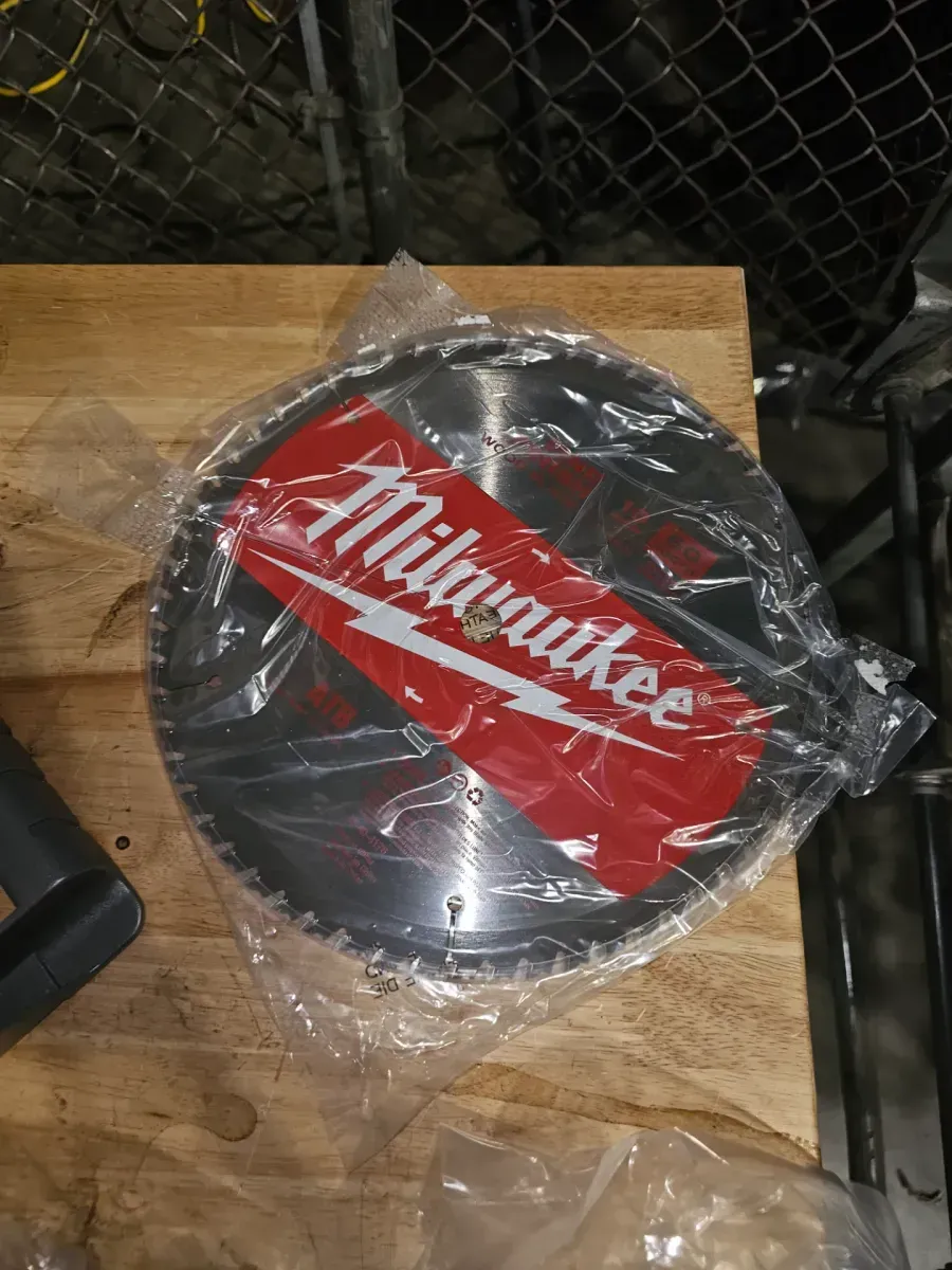 M18 FUEL 18V Lithium-Ion Brushless Cordless 10 in. Dual Bevel Sliding Compound Miter Saw (Tool-Only) - image 5