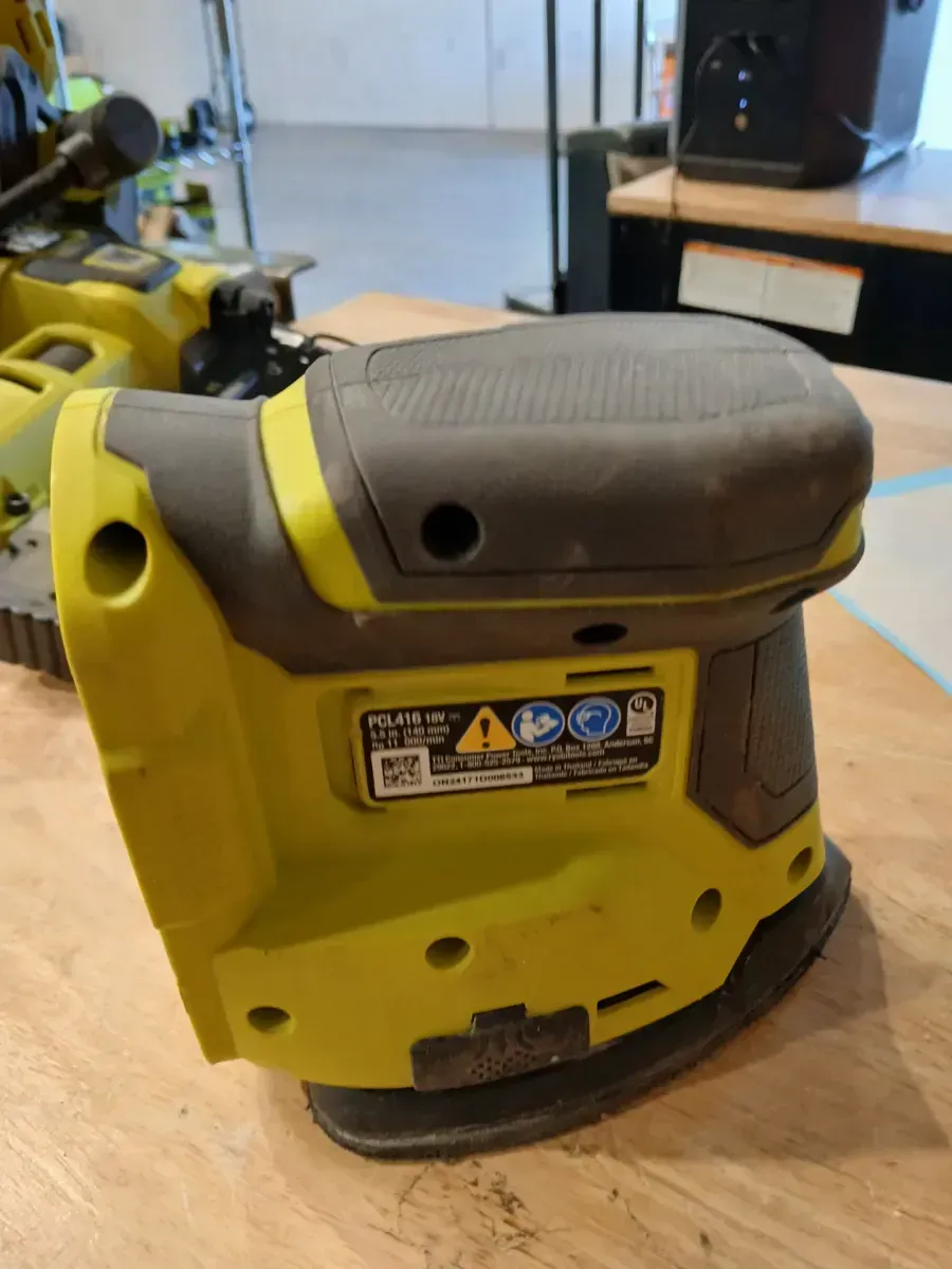 It is missing a few accessories.***Non-functional***ONE+ 18V Cordless Corner Cat Finish Sander Kit with 4.0 Ah Battery and Charger - image 1