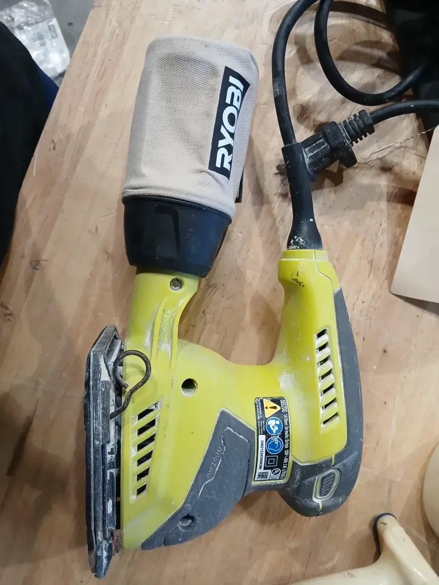 ***It is missing a few accessories.***2 Amp Corded 1/4 Sheet Sander - image 1