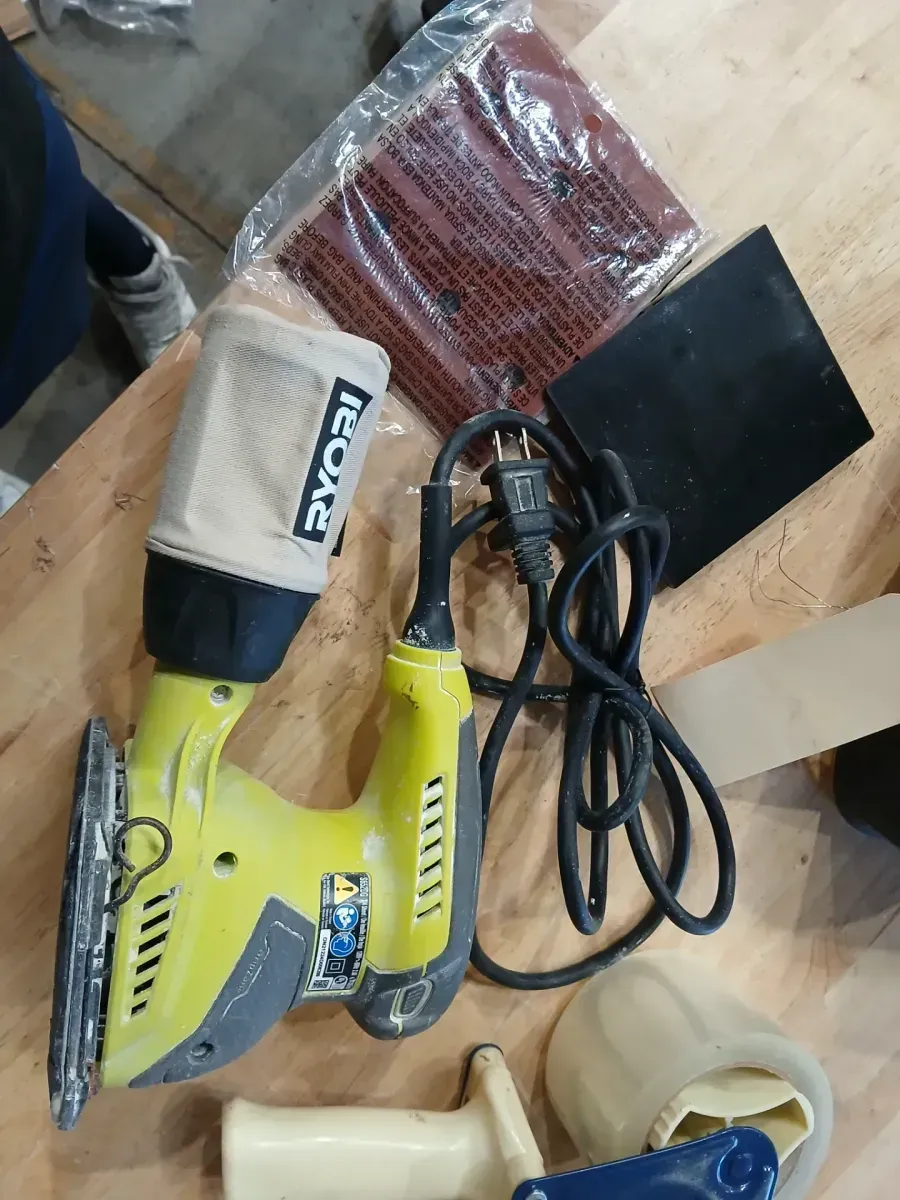 ***It is missing a few accessories.***2 Amp Corded 1/4 Sheet Sander - image 2
