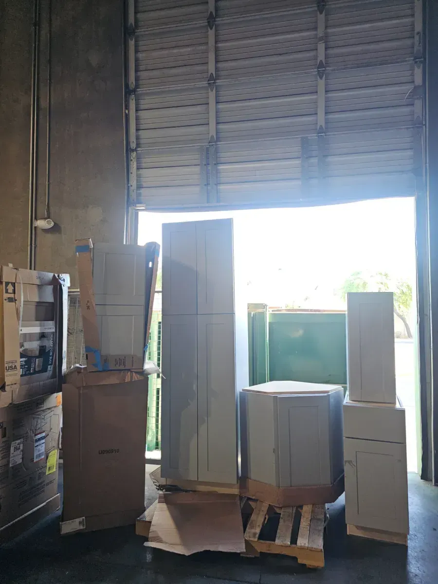 Set of 6 cabinets( 4 upper and 2 lower ) - image 1