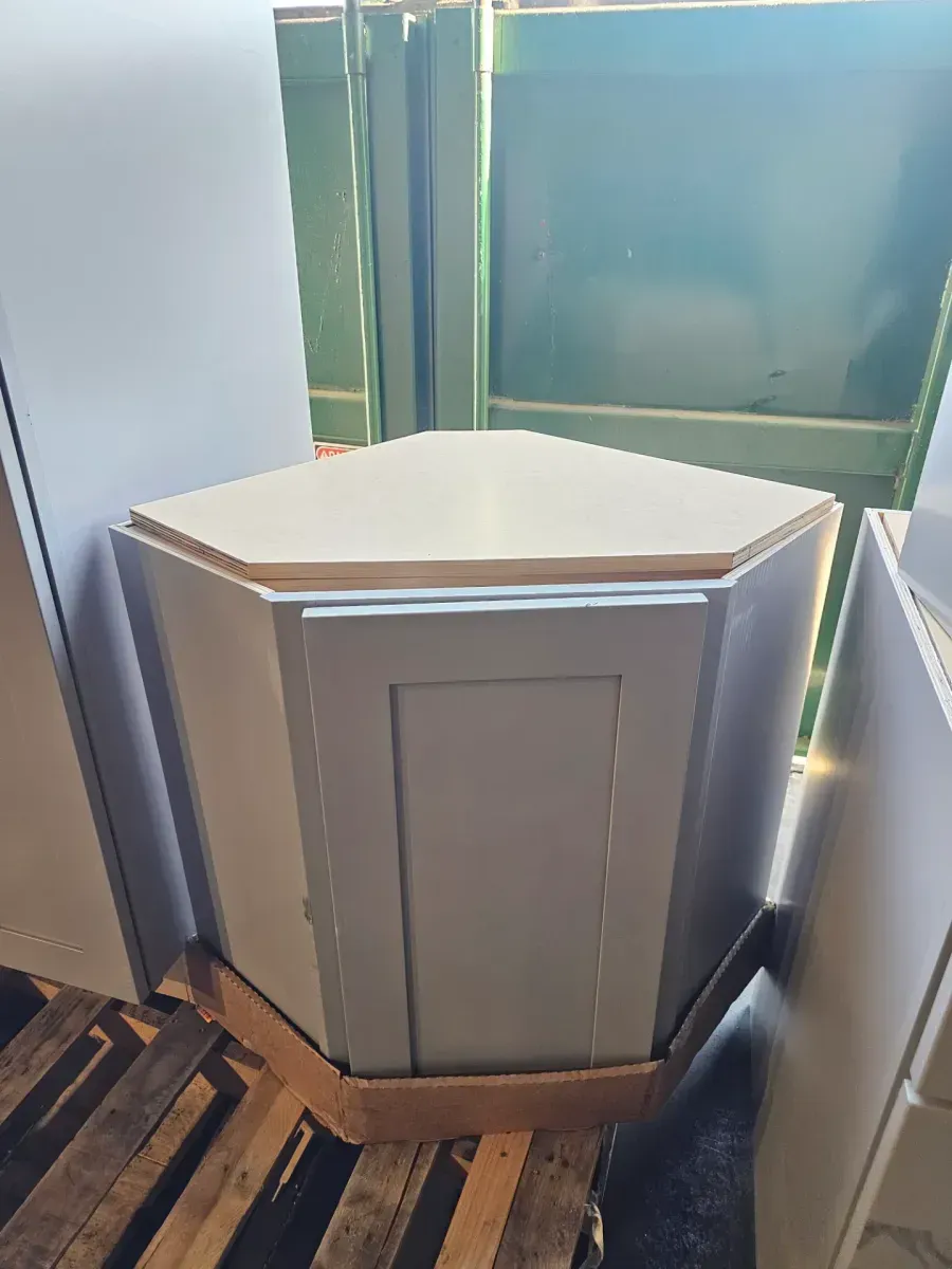 Set of 6 cabinets( 4 upper and 2 lower ) - image 5