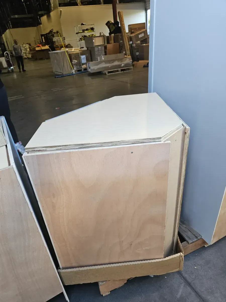 Set of 6 cabinets( 4 upper and 2 lower ) - image 6