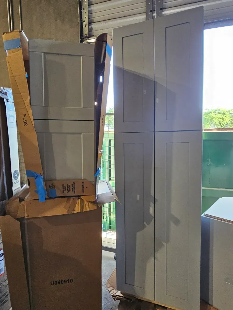 Set of 6 cabinets( 4 upper and 2 lower ) - image 8