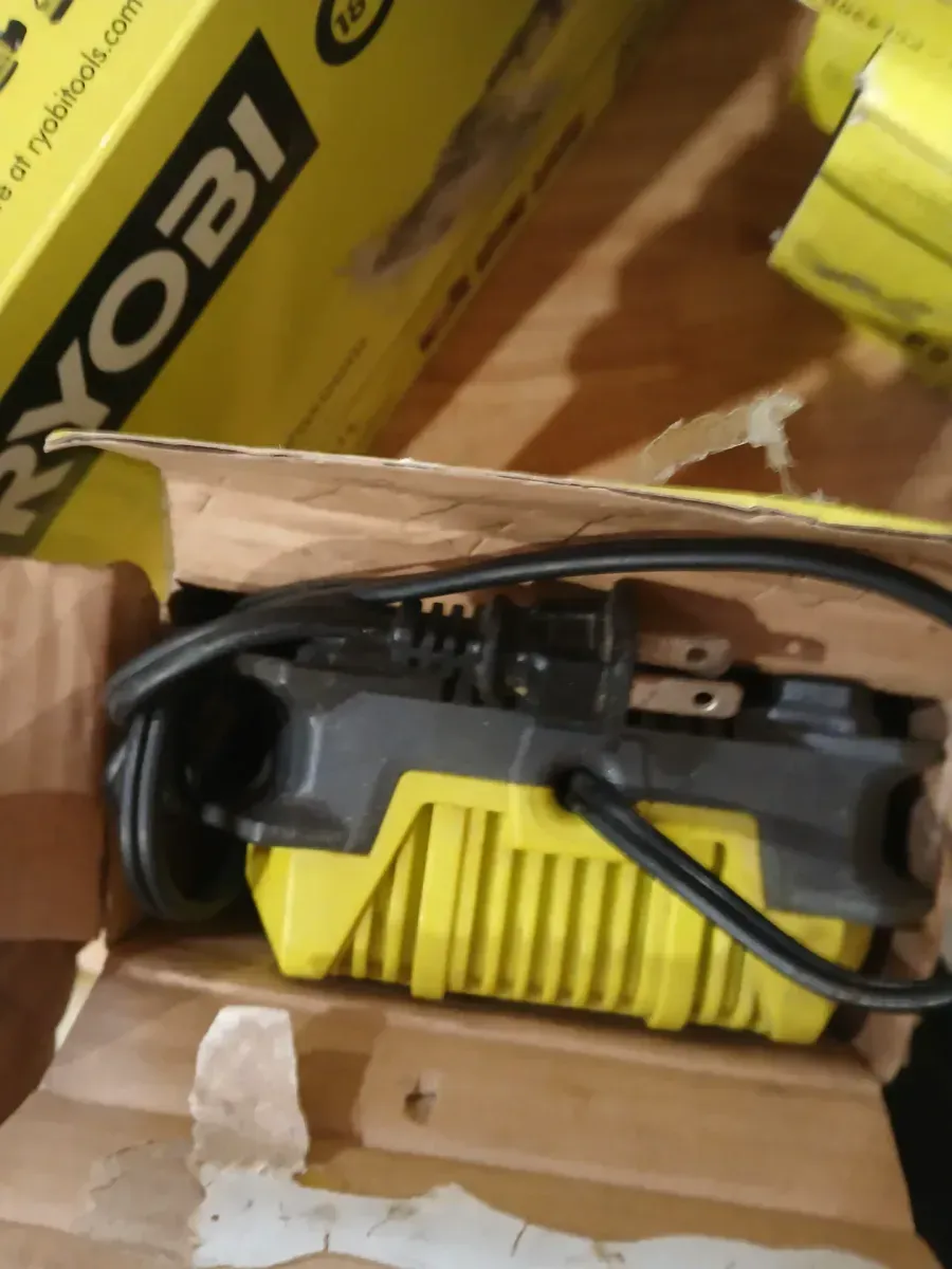 ***Non-functional***ONE+ 18V Fast Charger - image 3