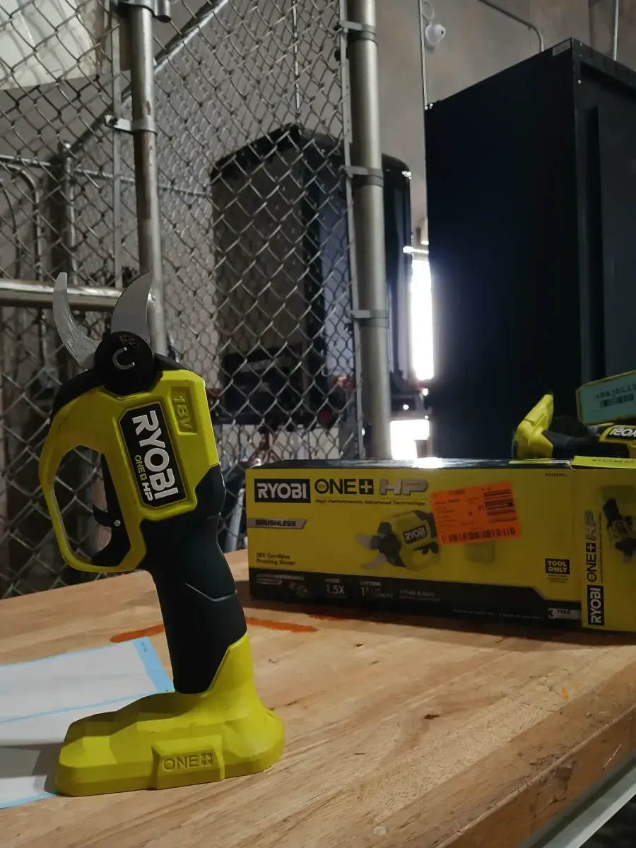 ***Non-functional***ONE+ HP 18V Brushless Cordless Pruner (Tool Only) - image 4