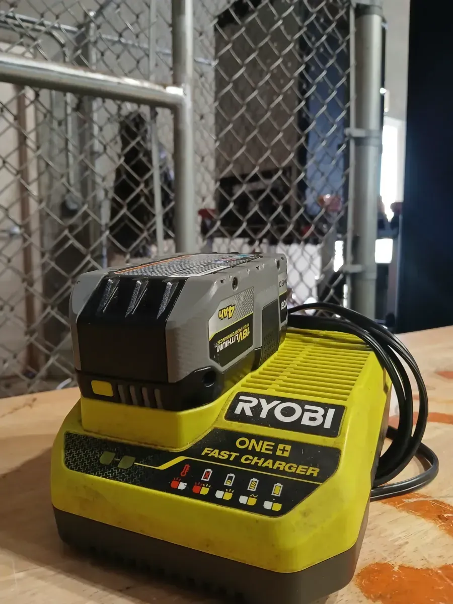 ** NON Functional** ONE+ 18V HIGH PERFORMANCE Starter Kit with 4.0 Ah Battery and Charger - image 4