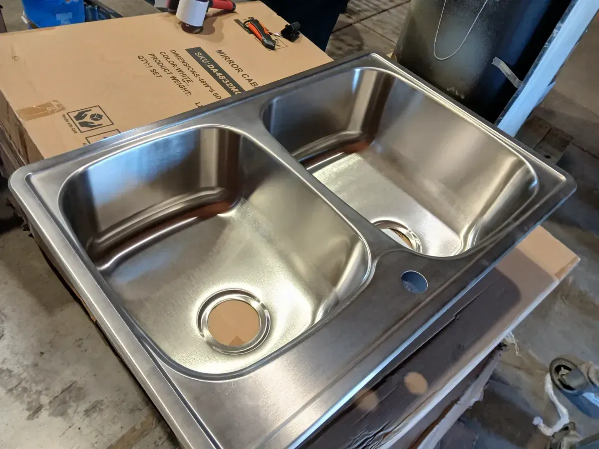 Top Mount Drop-In 18-Gauge Stainless Steel 33 in. x 22 in. x 9 in. Deep 1-Faucet Hole Double Bowl 60/40 Kitchen Sink - image 3