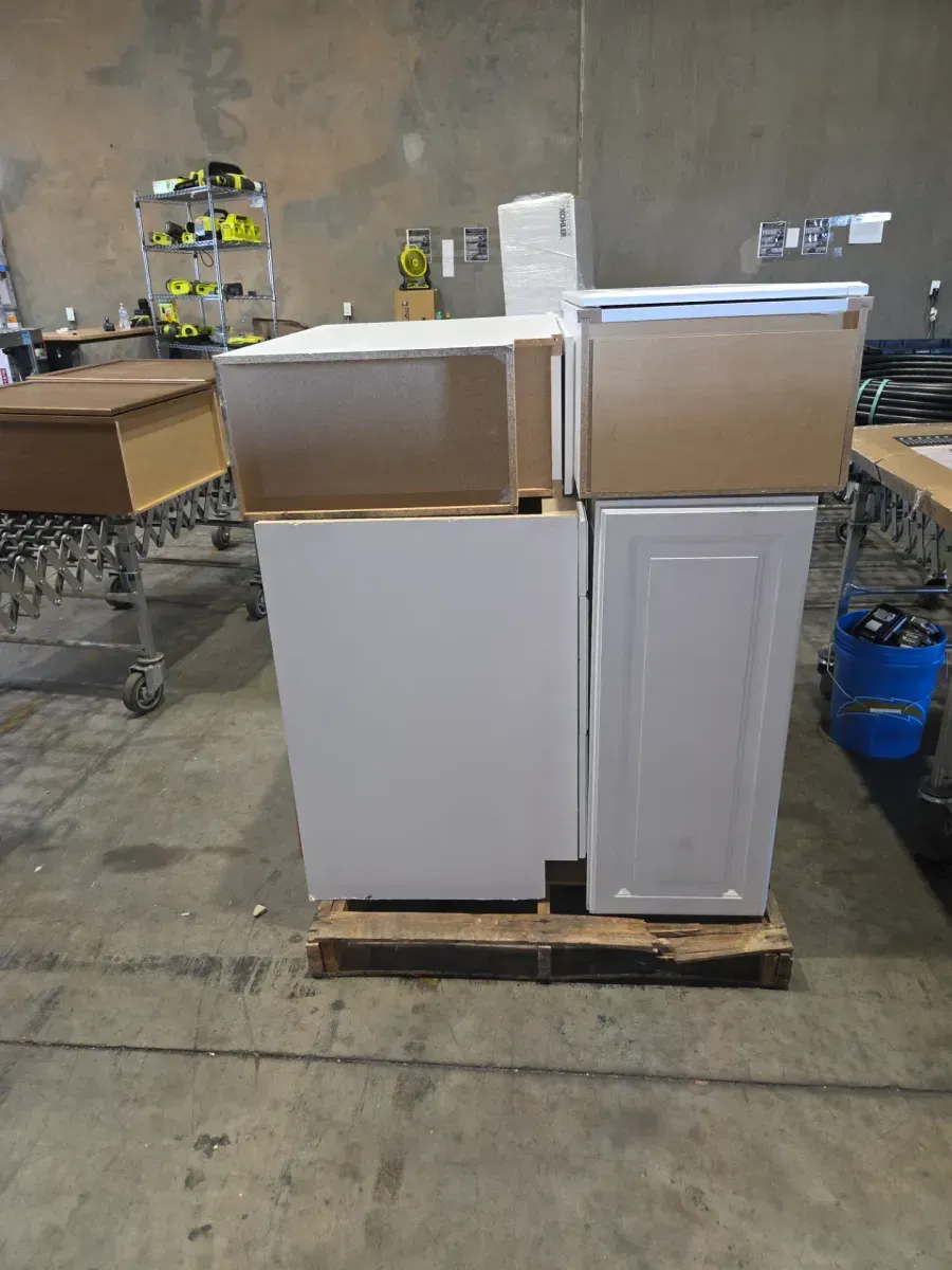 Set of 5 cabinets ( 2 upper , 3 lower  - image 12