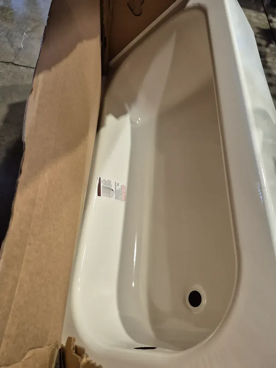 Pallet of 5 bathtubs  - image 6