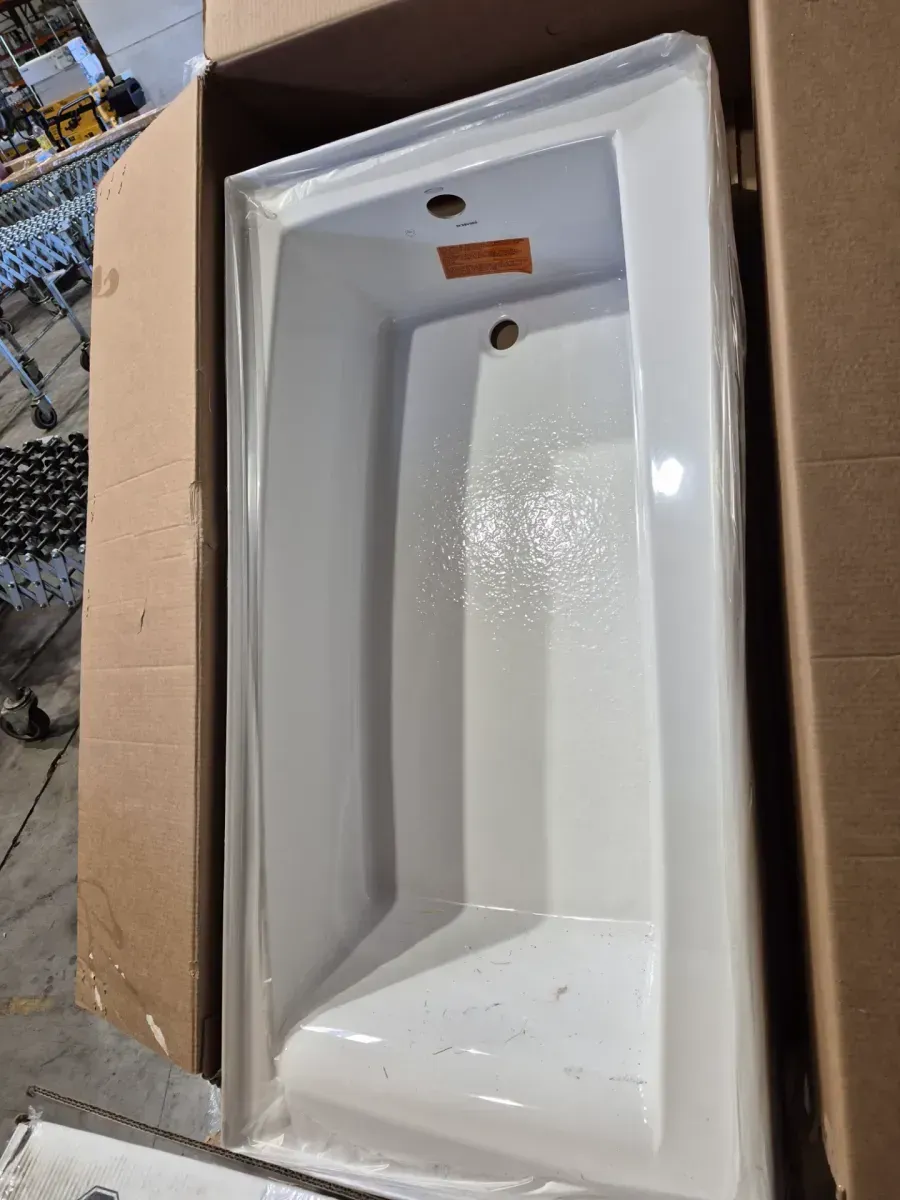 Pallet of 5 bathtubs  - image 7