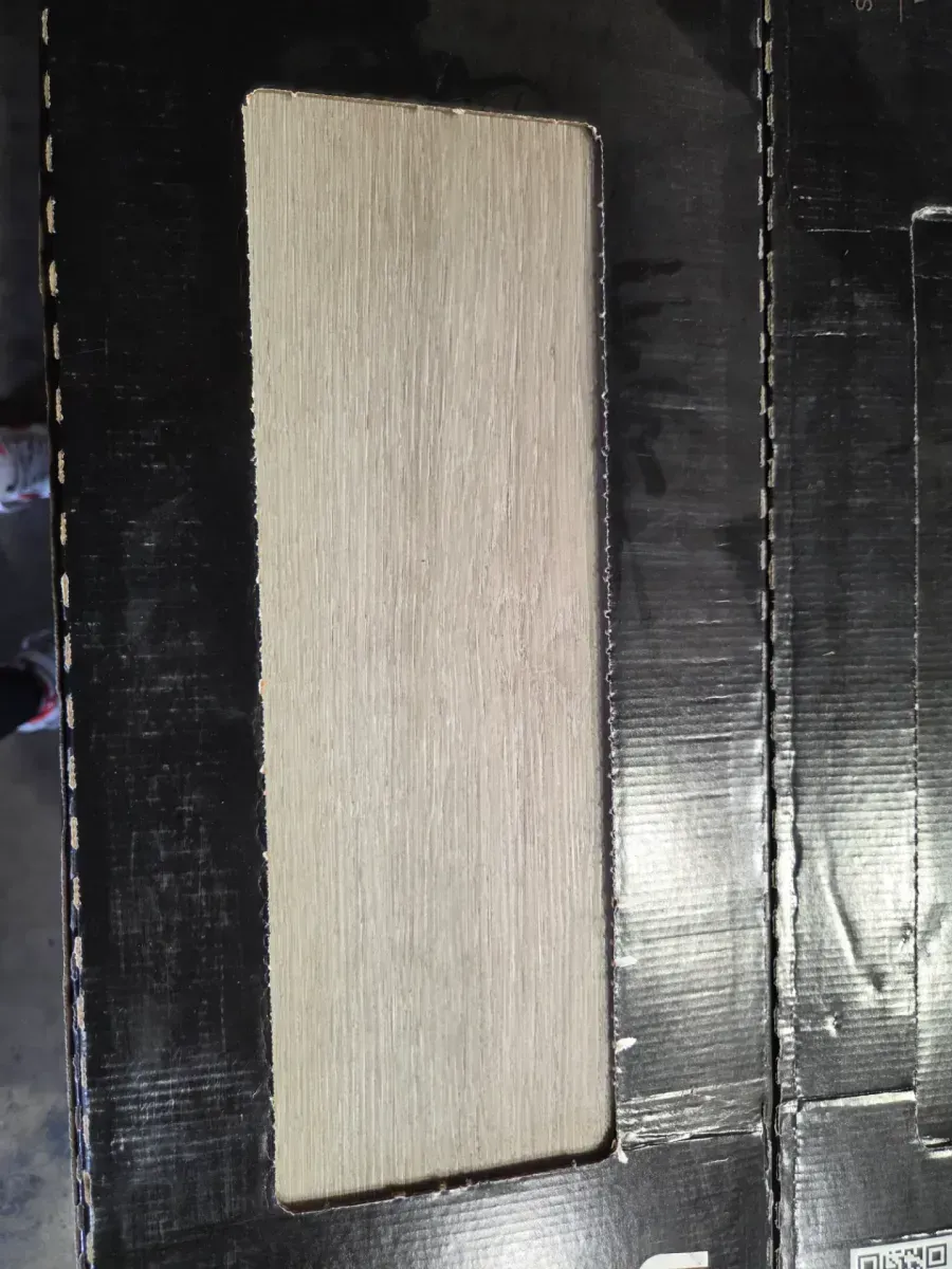 ***case of 12 (215.64 sqft/case)Simsbury Glen Oak 12 mm T x 8.03in W Waterproof Laminate Wood Flooring (17.97 sqft/case) - image 3