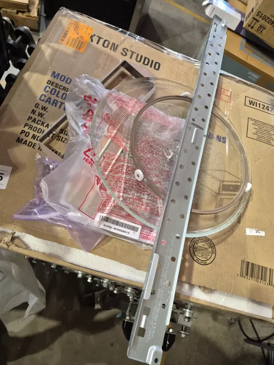 1.8 cu. ft. 30 in. W Smart Over the Range Microwave Oven with EasyClean in PrintProof Stainless Steel 1000-Watt - image 5